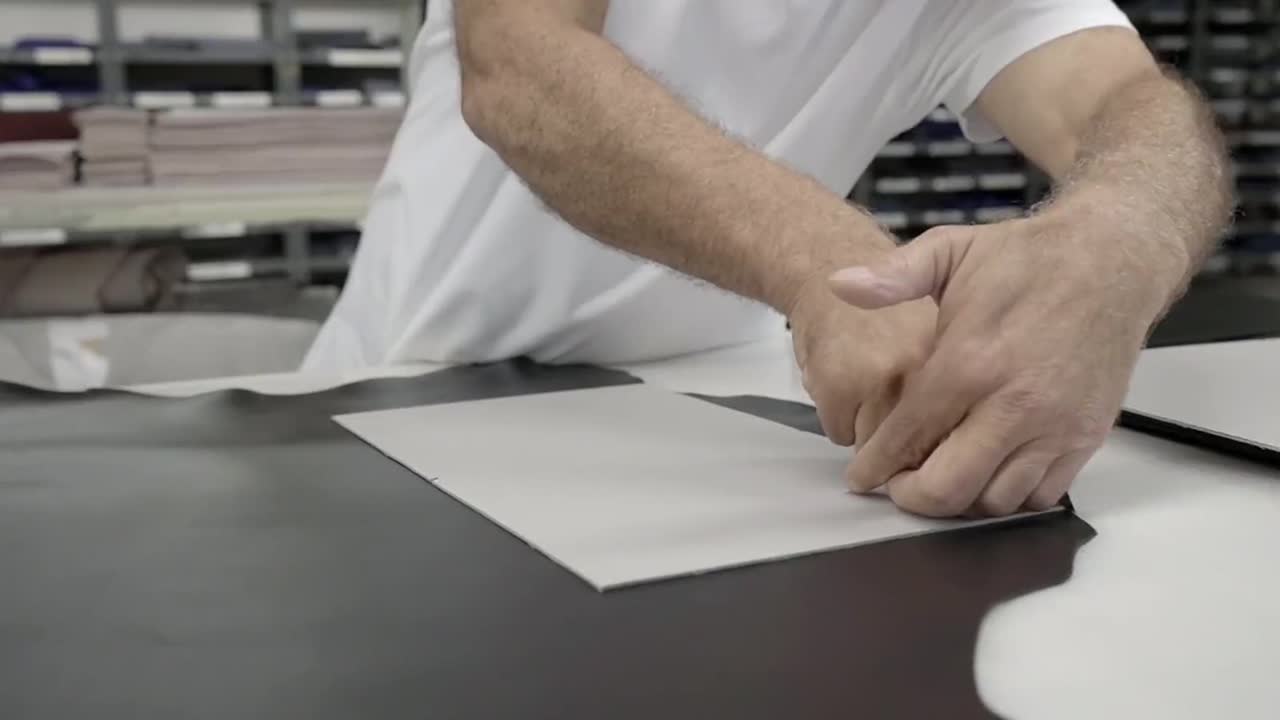 Hands assembling a leather good at the DESA factory in Düzce